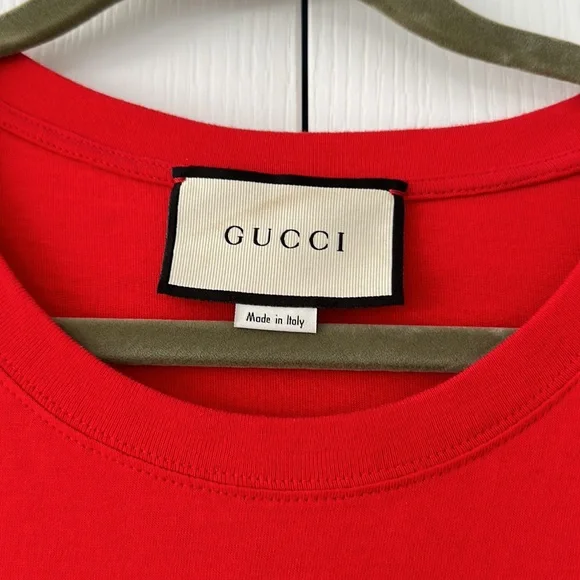 Size Small, red men’s Gucci T-shirt